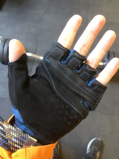 迪卡侬健身手套，防止手起茧子