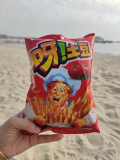 在海边帐篷里野餐，也算是一个特别的经历吧