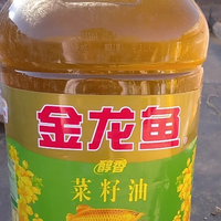 亲戚家送的菜籽油