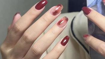红色的指甲油一直以来都是显白的一把好手呀！