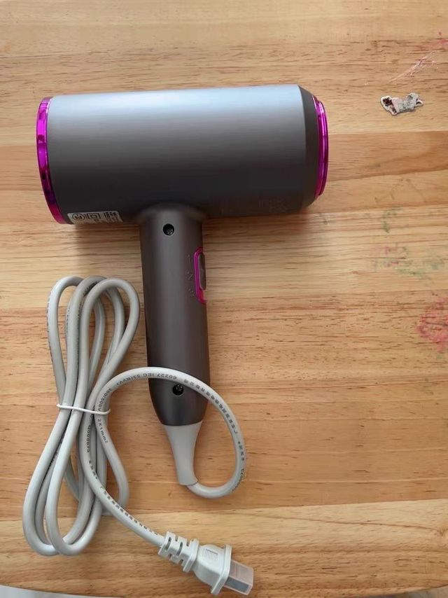 家用大功率冷热负离子护发吹风机