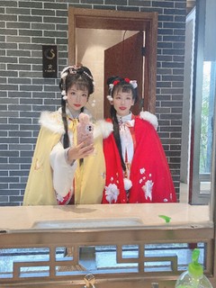 姐妹👭成对，快乐加倍！