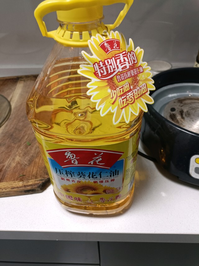 过年肯定要准备油了，鲁花的不错