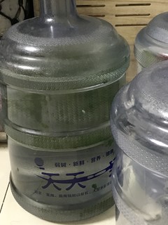 谁家没有用过这种小桶呀！装水真不错