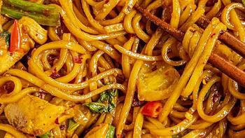 鲜辣美味的Drunken Noodles：一道泰国传统米粉菜