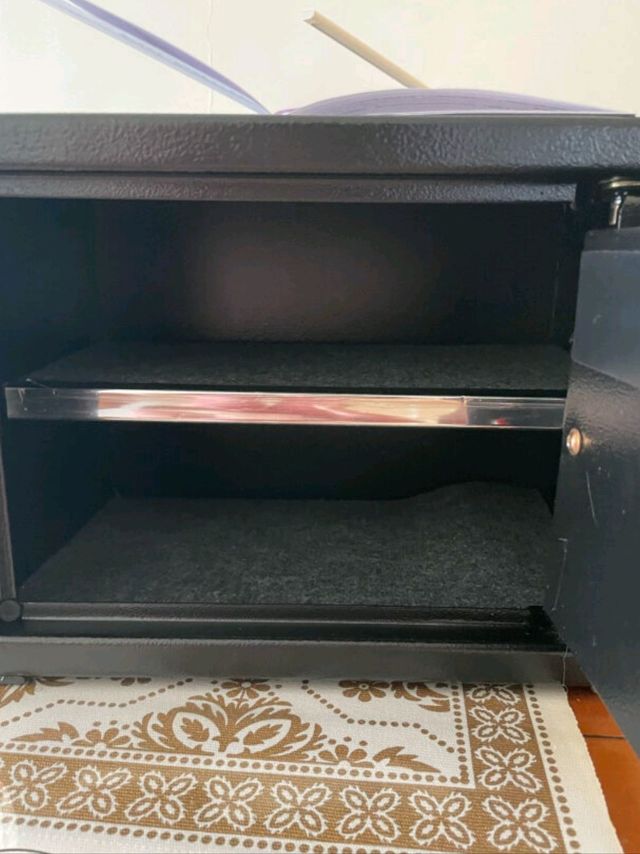 得力这款保管柜比预期的还大些