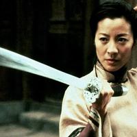 值影晚报｜索尼将翻拍剧版《卧虎藏龙》；杨紫琼获金球奖最佳女主角