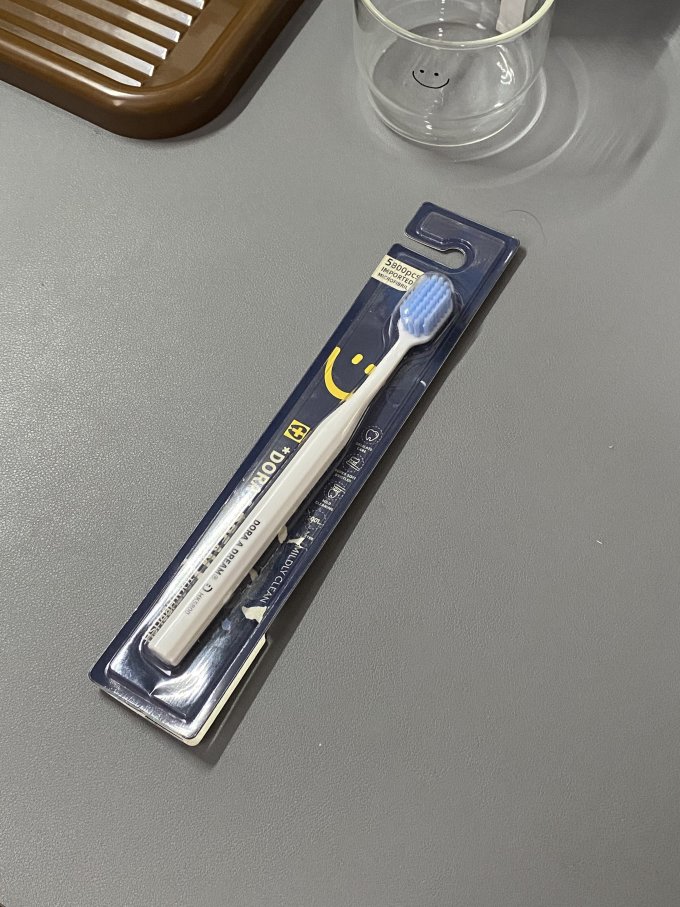 发现了一只撞色的牙刷_什么值得买