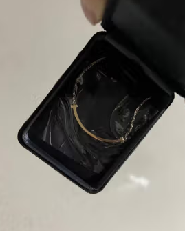 非常漂亮时尚的笑脸玫瑰金色项链