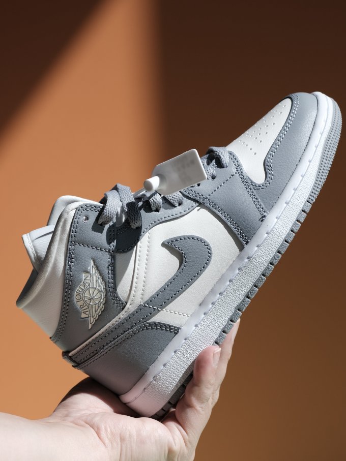 耐克男士休闲鞋怎么样 aj1烟灰小迪奥,真的硬,但也真的香_什么值得买