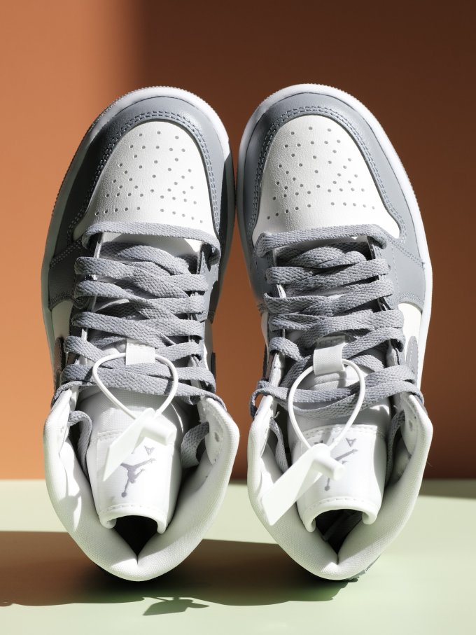 耐克男士休闲鞋怎么样 aj1烟灰小迪奥,真的硬,但也真的香_什么值得买