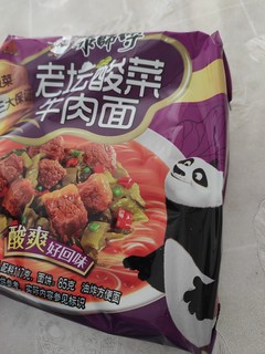 老坛酸菜牛肉面，不变的滋味