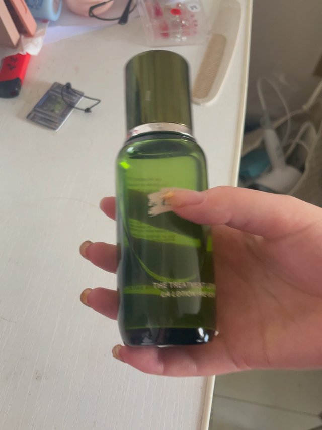 海蓝之谜的这一款精粹水开始用，很好用。