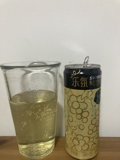 含微量酒精的果汁饮料。