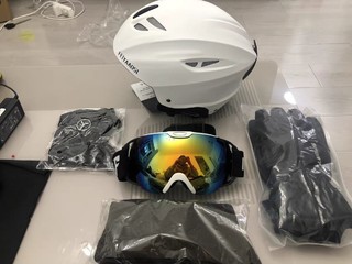 单板滑雪头盔男雪盔女装备套装专业双板雪镜