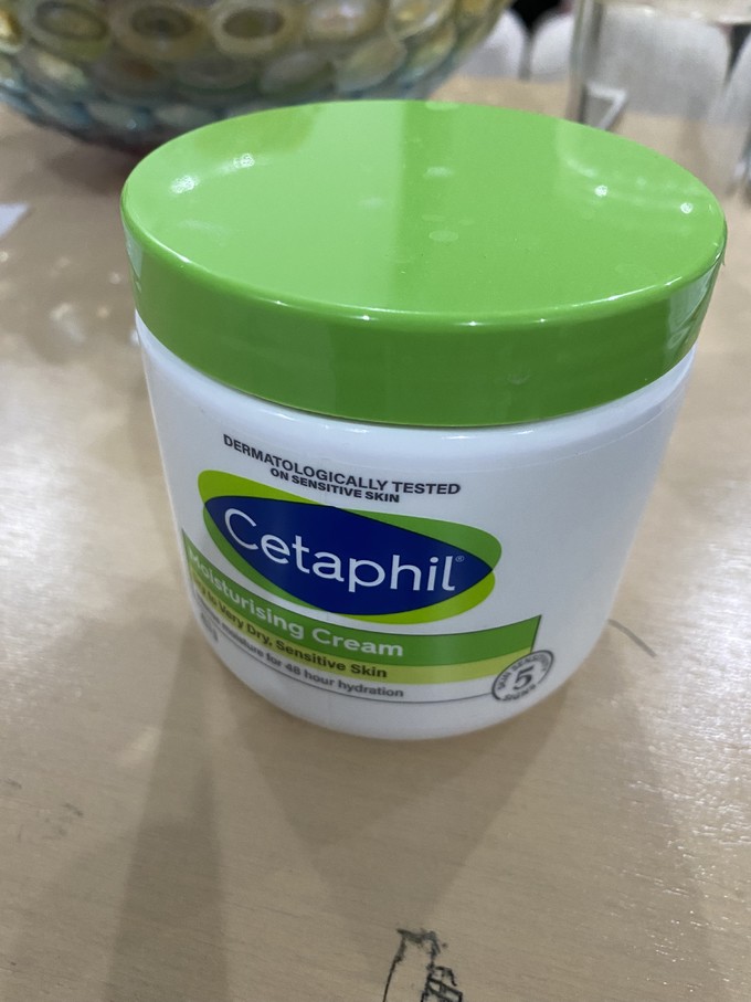 沒有香味 是我喜歡的 用著也不會油膩cetaphil/絲塔芙舒潤保溼面霜453