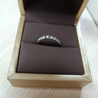 
小戒指的款式很漂亮，买给女儿26岁的生