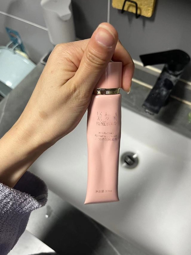 被用到外壳变形的隔离霜