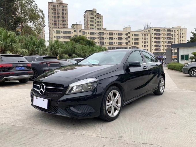 拿下14年奔驰a180进口时尚版16t