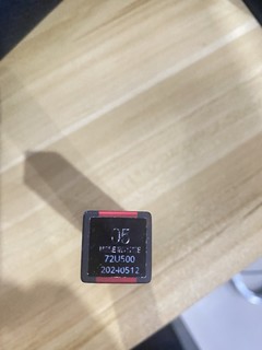 好看不拔干的美宝莲小红线口红