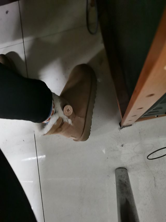 ugg安排一双，马上过年也下雪天冷啦！