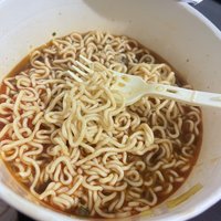 宵夜囤了速食泡面