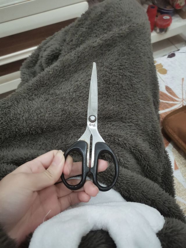 家家户户家中常有张小泉剪刀~