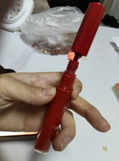 非常美丽的火龙果色唇釉：阿玛尼