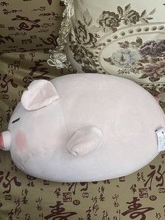 超级可爱的猪猪抱枕很舒服