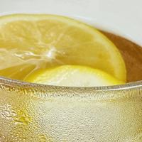 懒不羁的张小厨 篇五：外面的柠檬茶是给了多少糖？自制柠檬蜂蜜红茶很简单！