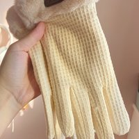 冬天怎么能少的了这一双棉呼呼的手套