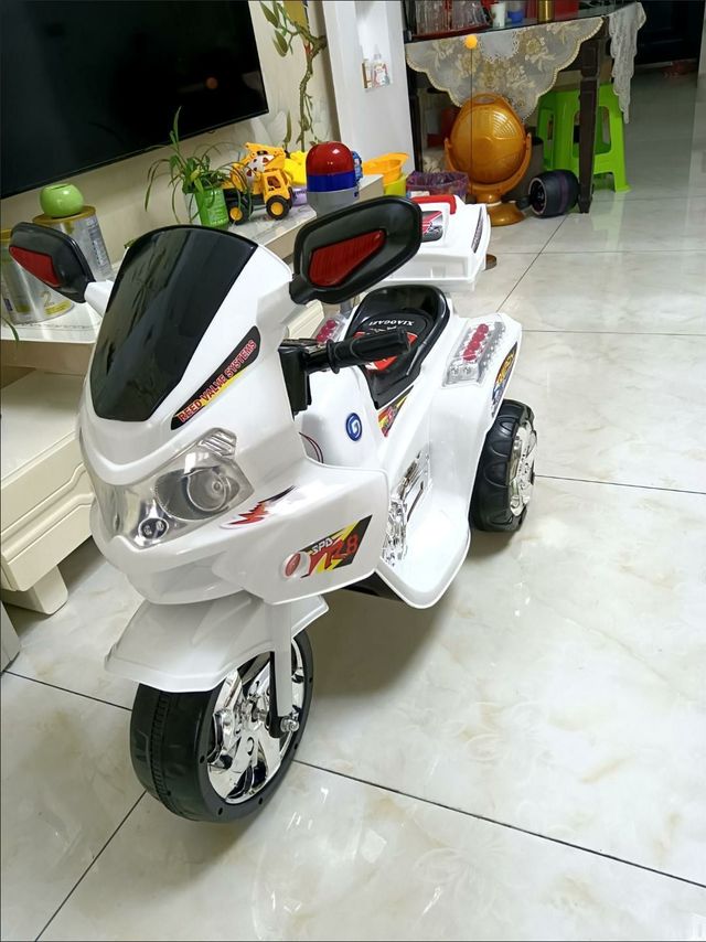 炫酷儿童摩托车，出去真拉风