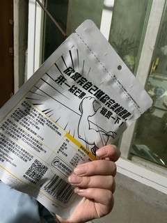 三只松鼠芒果干零食，一包60g。