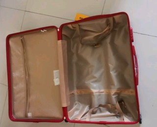 红色行李箱是结婚必须要有的