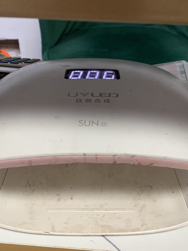 多用的美甲光疗灯