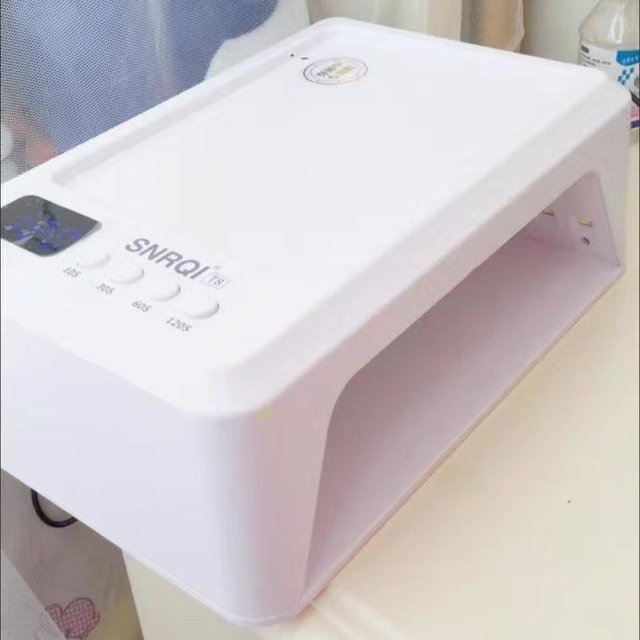 做美甲的烤甲灯 烤干速度快