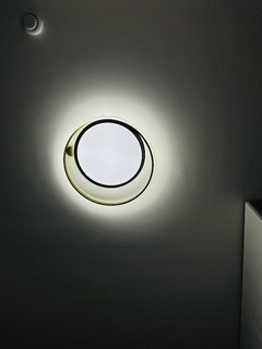月影卧室的现代简约灯具