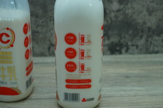 春节囤货的三元72°CPET瓶装鲜牛乳