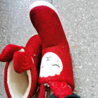 酒红色的棉靴，新年就穿它了