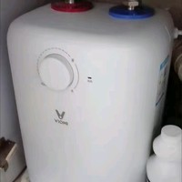 云米小型厨房热水器。