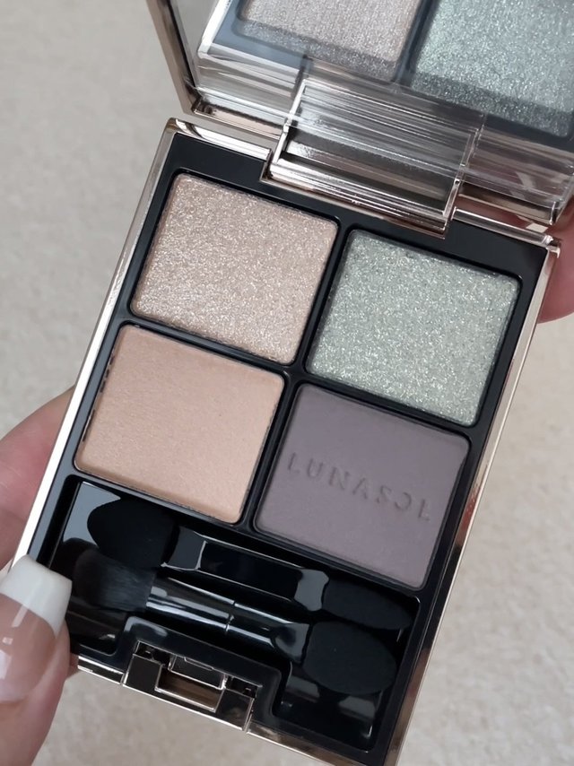 种草了很久的棕绿色日系眼影盘！