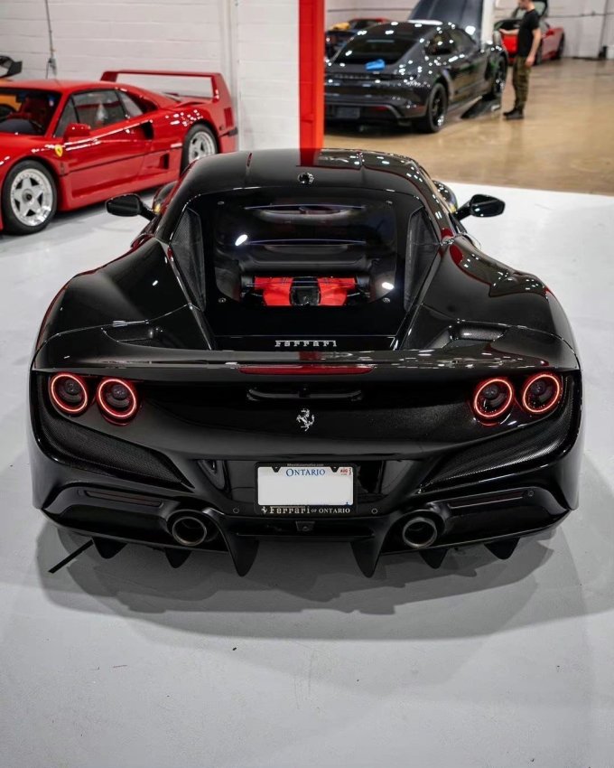 黑马法拉利f8tributo