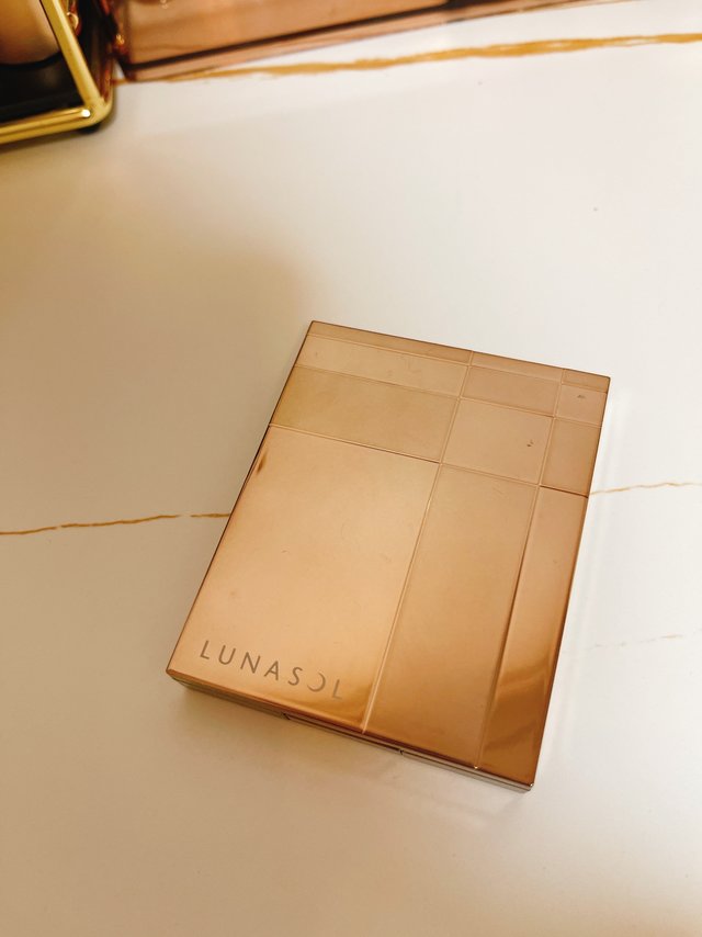 美妆好物分享｜Lunasol猫眼石四色眼影