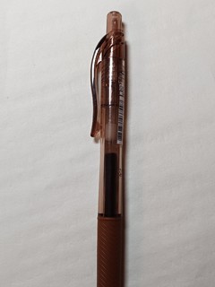 一只非常顺滑棕色的笔