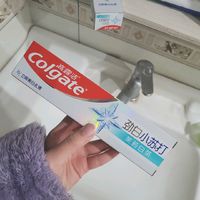 洗了牙齿白白净净的牙膏