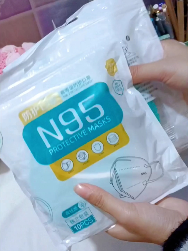 攒了波快递一起拆|过年出去玩要准备好口罩