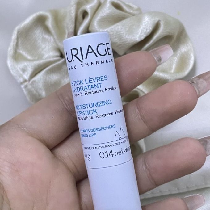 依泉的润唇膏(依泉的润唇膏白色和蓝色有什么区别)