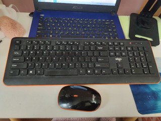 无线鼠标键盘，买的很值得！