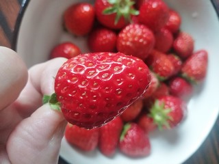 新鲜又美味的草莓，算是买着了！