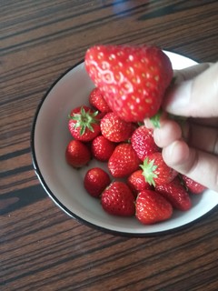 新鲜又美味的草莓，算是买着了！